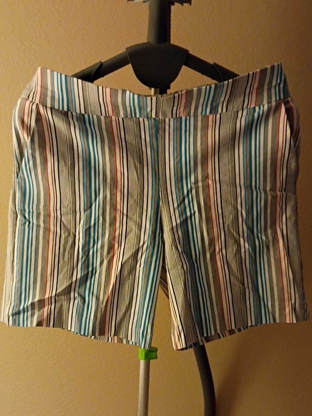 New York & Company Multicolor Striped Women's Bermuda Shorts Size L